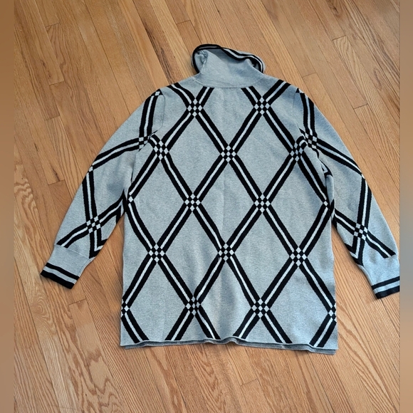 Tristan Black and Gray Turtleneck Sweater - Picture 5 of 6